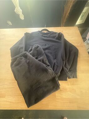 Uncle Studios sweatshirt and sweatpants set